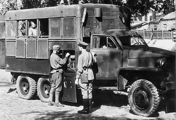 Studebaker US6 U-6 - tractor 6x4 - case report