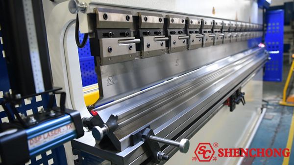 Hydraulic press brake tooling punch and die