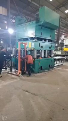 Metal door skin embossing press machine