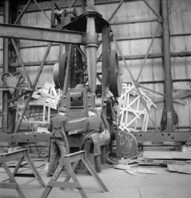 CECIL BEATON PHOTOGRAPHS: TYNESIDE SHIPYARDS, 1943