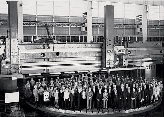 Grungy Machinist on Instagram: “The KU299 universal boring machine. This table is 22 meters (72ft) in diameter and can hold up to 560 tons. Made in USSR by Kolomna Heavy…”