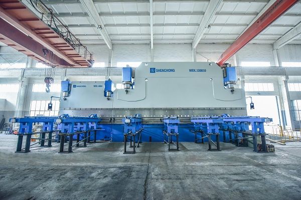 Heavy duty tandem sheet metal press brake