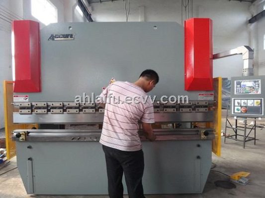 Sheet Metal Press Brake, Hydraulic CNC Steel Metal Plate Bending Machine from China Manufacturer, Manufactory, Factory and Supplier on ECVV.com